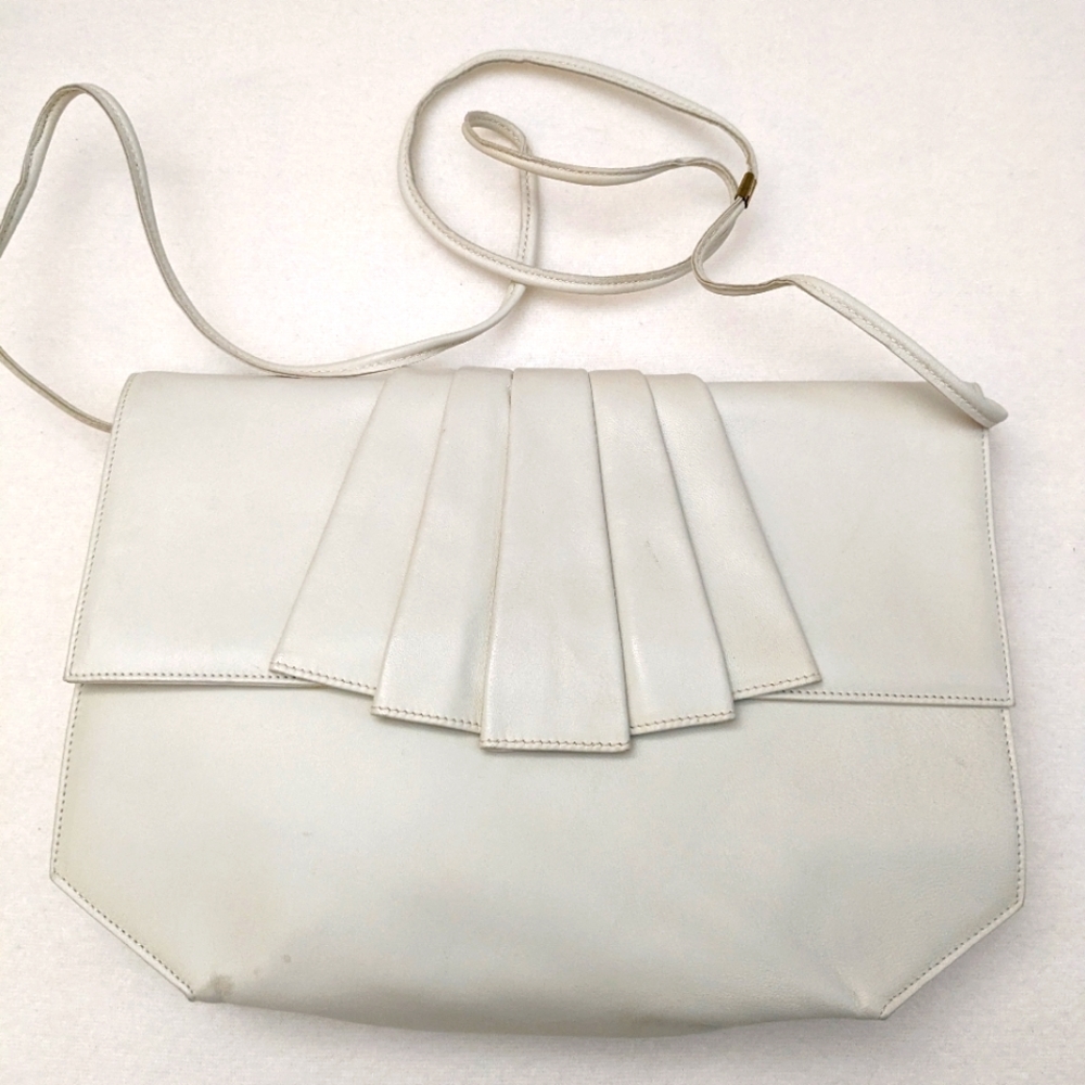 Vintage, butter soft, shoulder purse by Expressions. Light tan